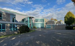 MC-Aussen-Platz-Süden Median Centrum